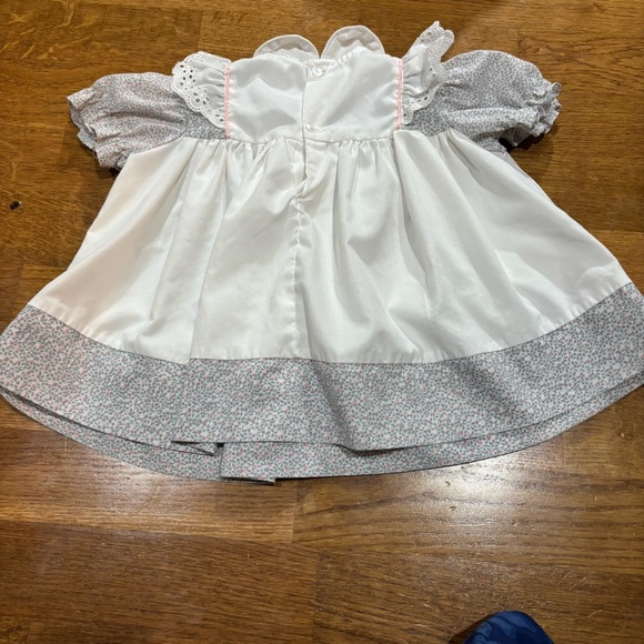 Vintage Baby Dress 18 Months – Eyelet Lace + Floral Detail Excellent Condition - Picture 4 of 5